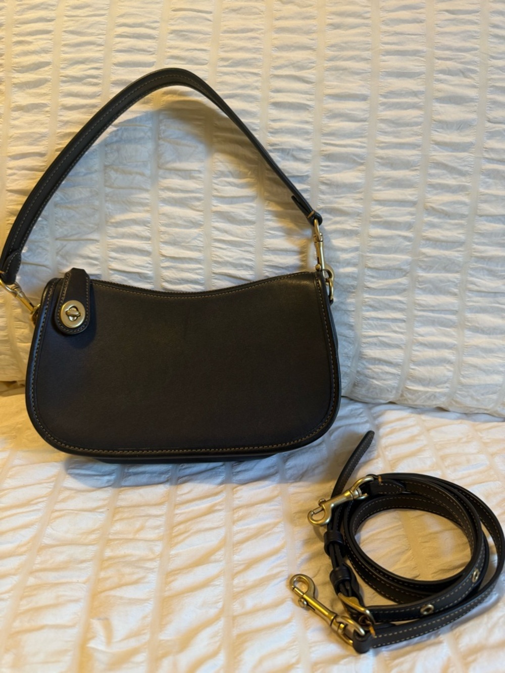 SOLD ✨Coach SWINGER 🖤 leather bag